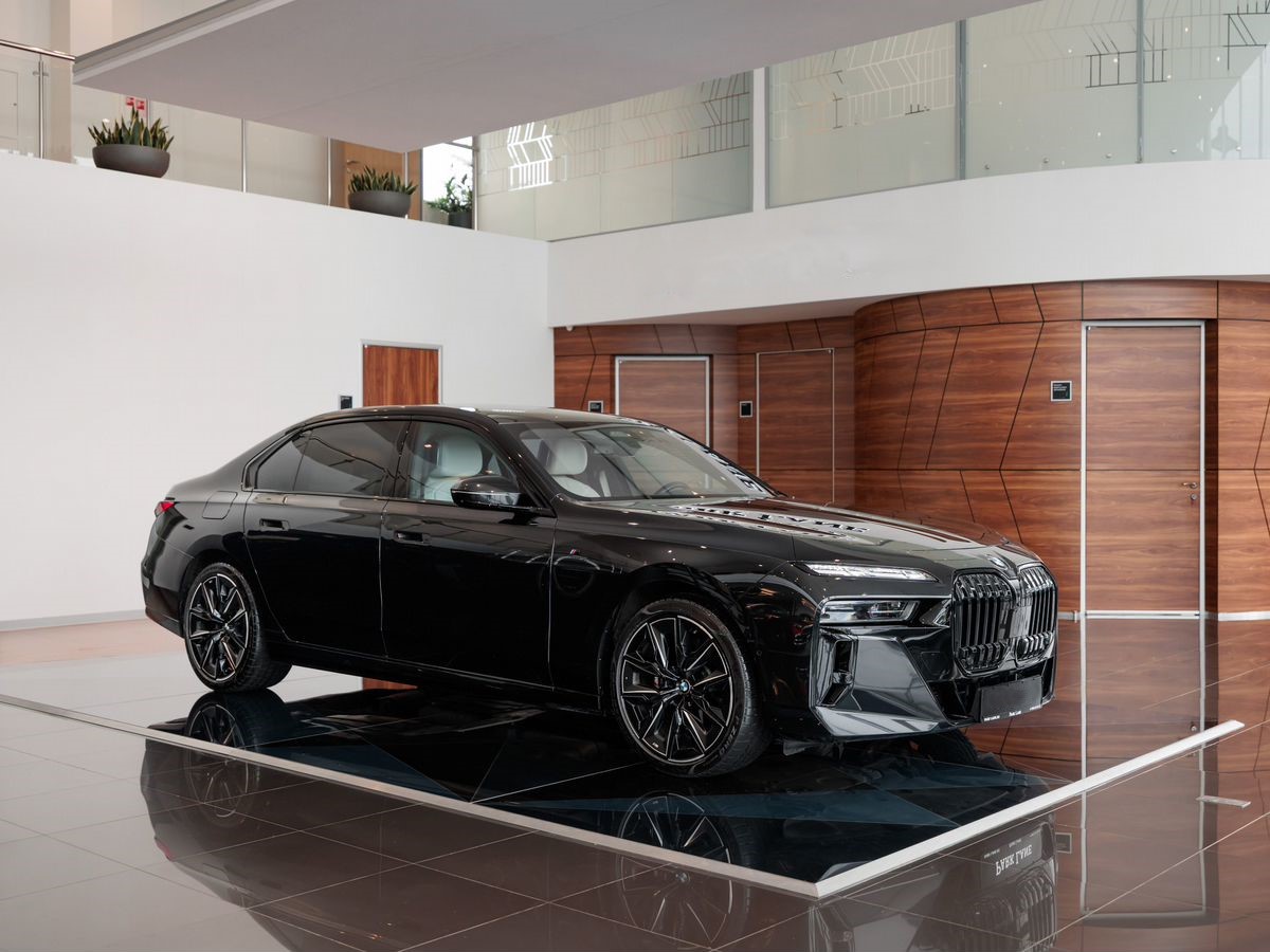BMW 7 серии VII (G70)
